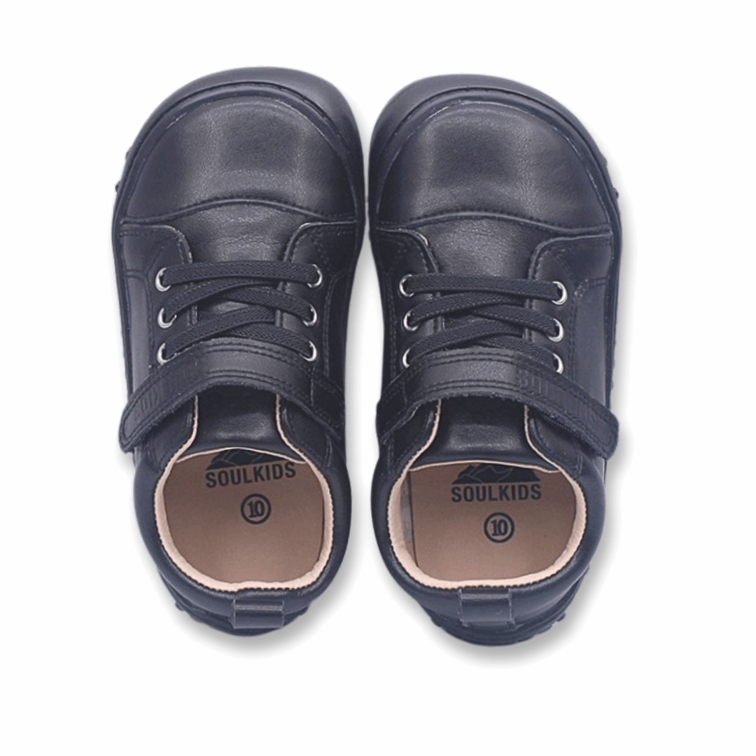 Zapatilla Ergonomica barefoot Escolar Aconcagua 2 color Negro para niños unisex vista ambos pies desde arriba