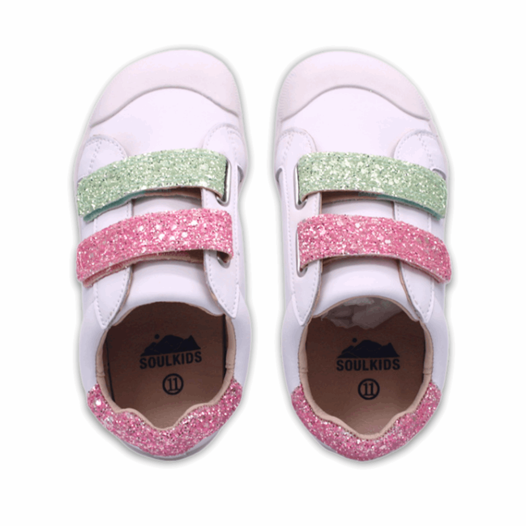 Zapatilla Ergonómica Arrayan 2 Blanca con straps Rosado  y verde glitter vista desde arriba ambos pies 