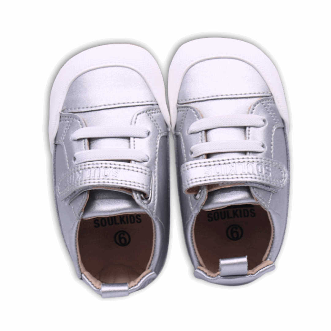 Zapatilla Ergonómica Pioneros (Vegan) - Plateado Metalico vista ambas desde arriba