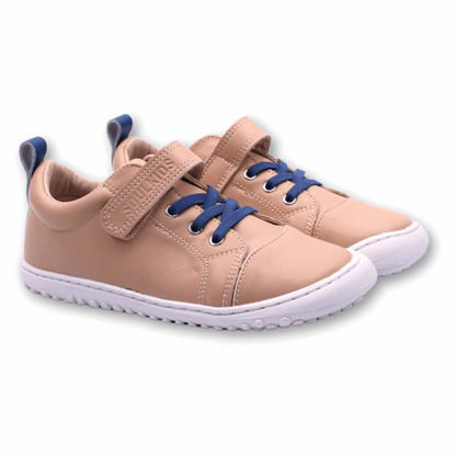 zapatillas infantiles ergonomicas barefoot Aconcagua 2 vegan cafe capuccino vista lateral ambos pies 
