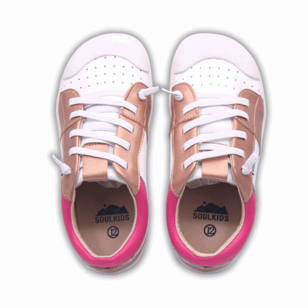 Zapatilla ergonómica barefoot Arrayan blanco bronce fucsia para niñas vista par en desde arriba