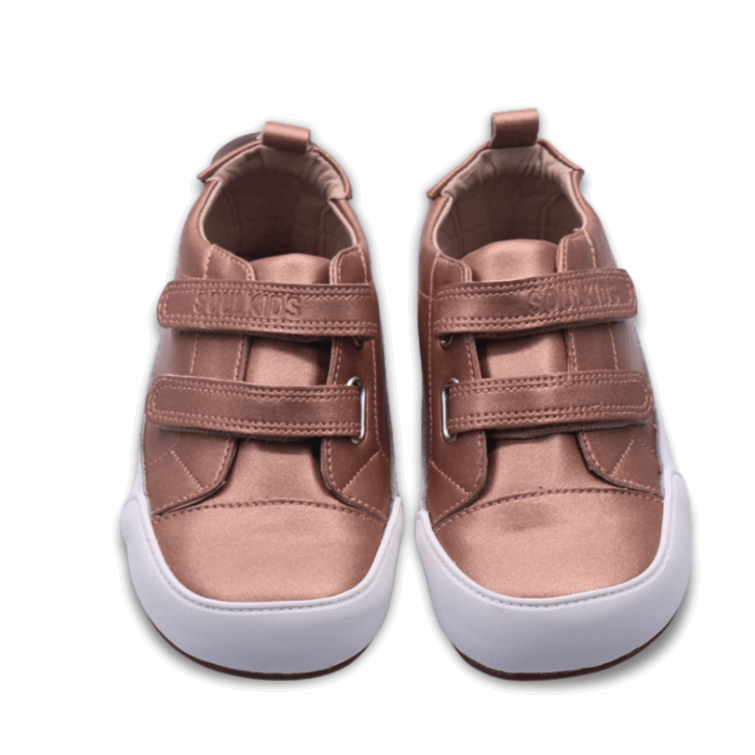 Zapatilla ergonómica barefoot Oasis Bronce para niñas vista frontal ambos pies.