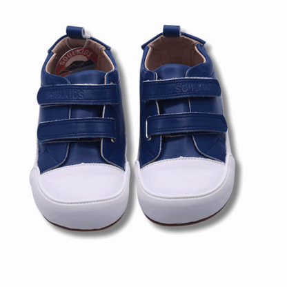Zapatilla ergonómica barefoot Oasis azul marino para niños vista frontal ambos pies.