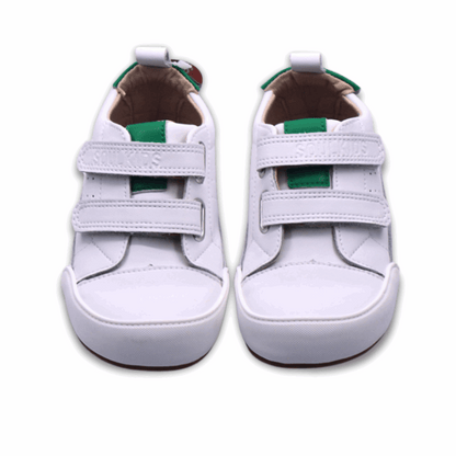 Zapatilla ergonómica barefoot Oasis cuero blanca talon verde tipo stan smith unisex vista Frontal ambos pies.