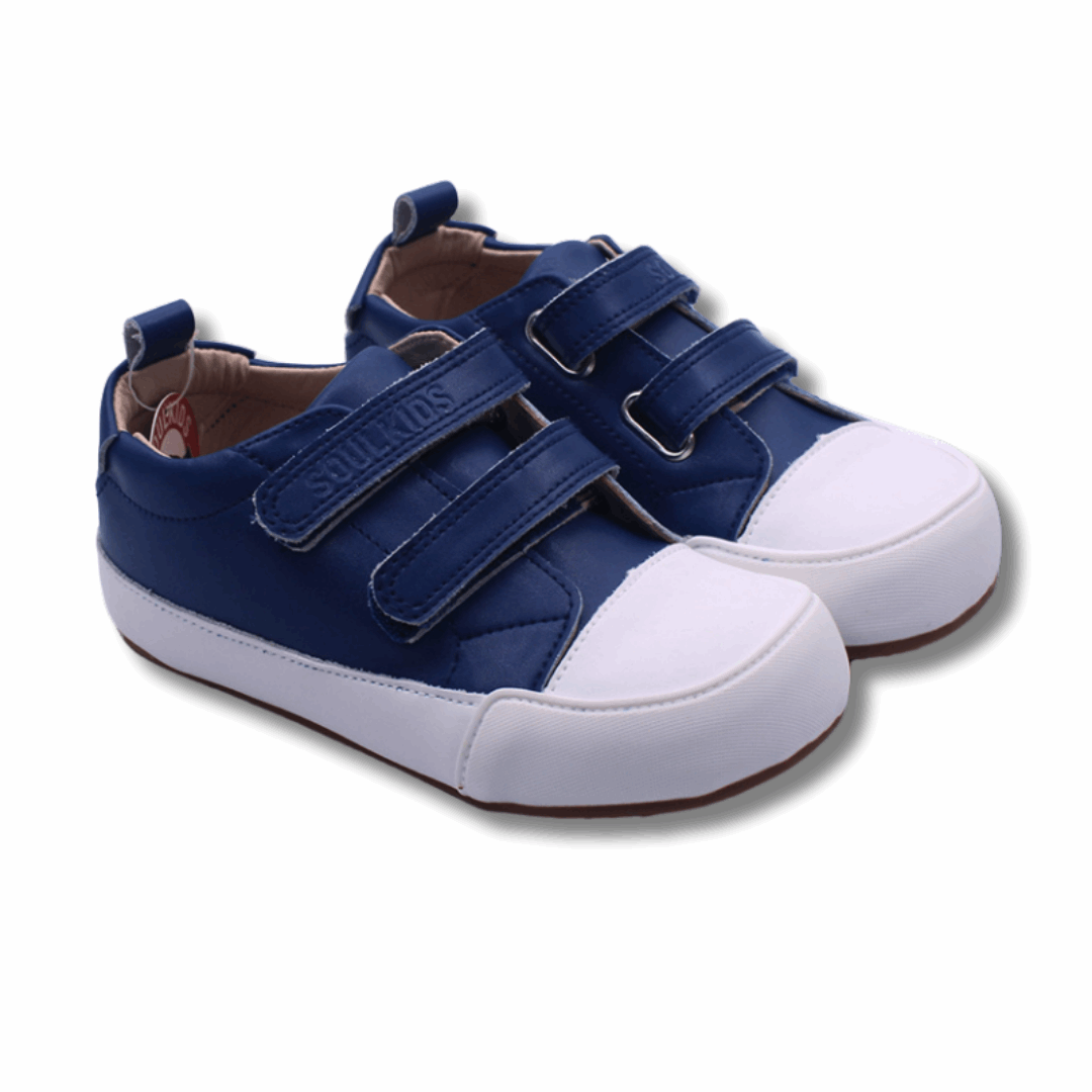 Zapatilla ergonómica barefoot Oasis azul marino para niños vista Forntal en diagonal ambos pies 