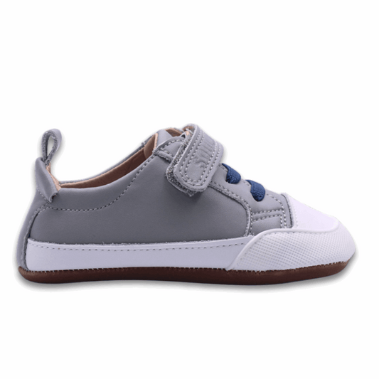 Zapatilla ergonómica barefoot Pioneros Gris cordones azules para niños vista lateral